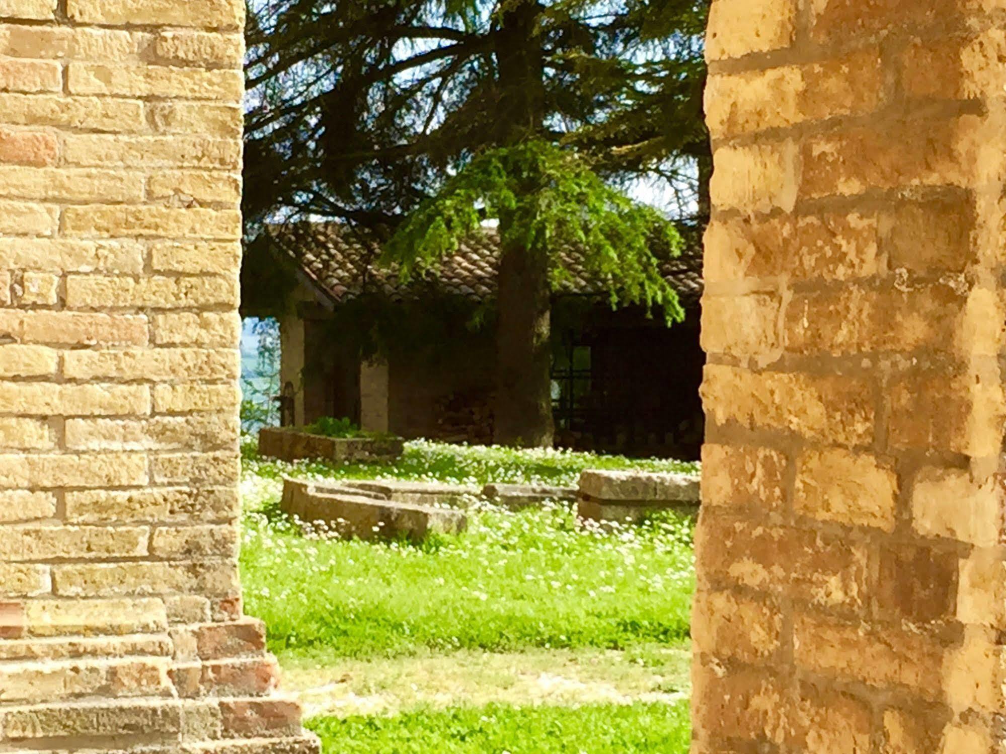 Convento Di San Francesco Mondaino Bed and Breakfast Buitenkant foto